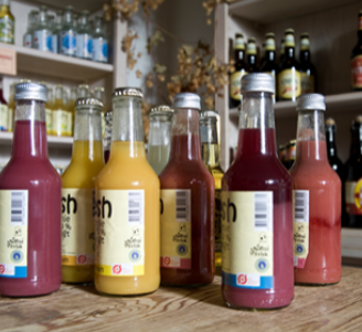 Bouteilles de jus et autres boissons