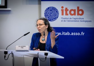 Photo d'Êva Lacarce lors du Colloque Externalités de l'AB